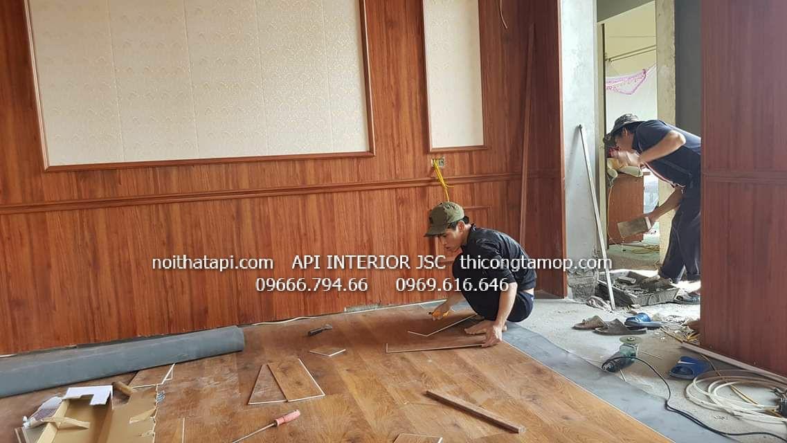 Thi công sàn nhựa SPC hèm khóa vẫn giả gỗ 5 - API Việt Nam