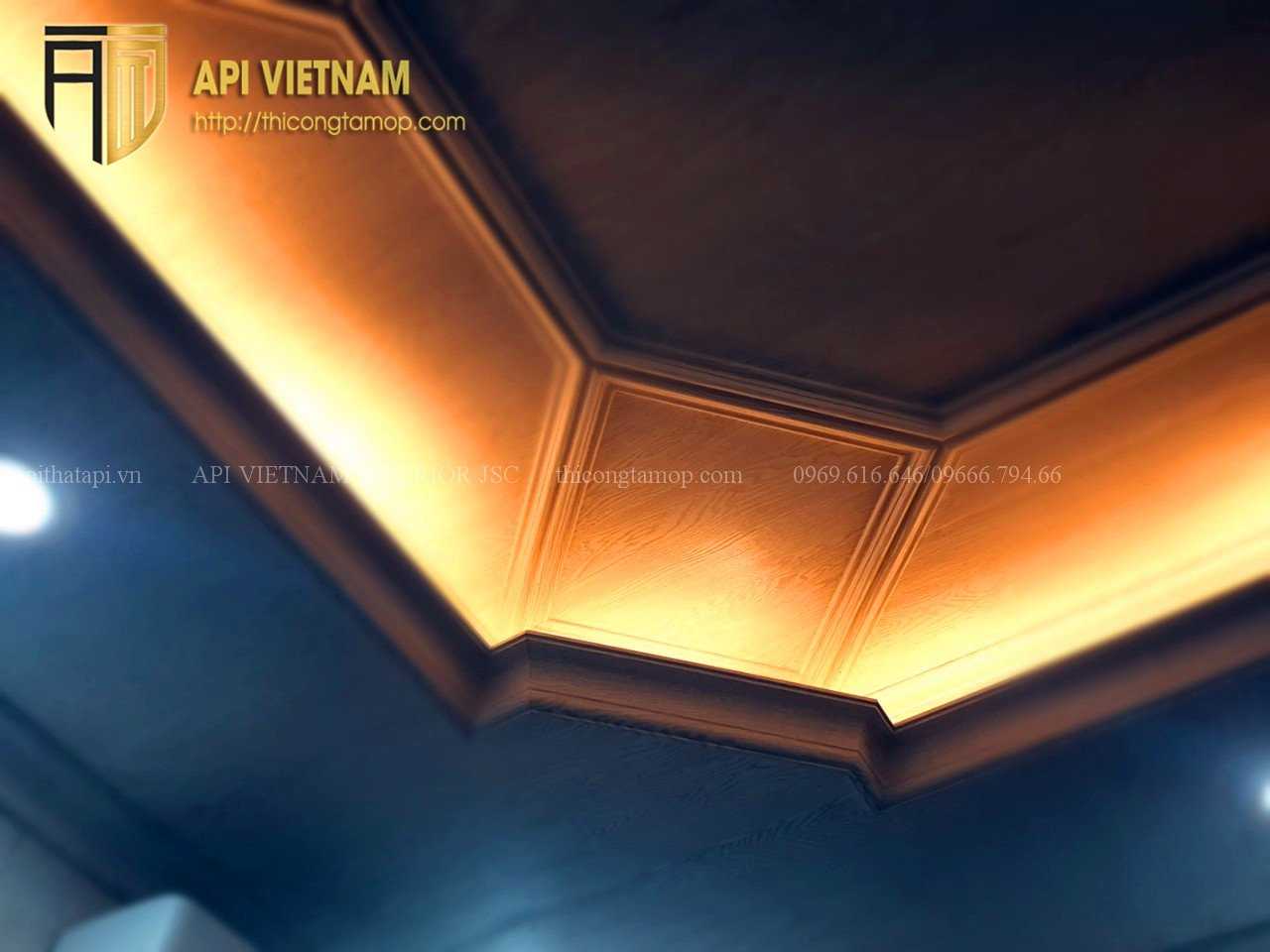 Công trình văn phòng Hà Nam: Một góc trần nhà sử dụng tấm ốp trần kết hợp với đèn LED ánh sáng vàng